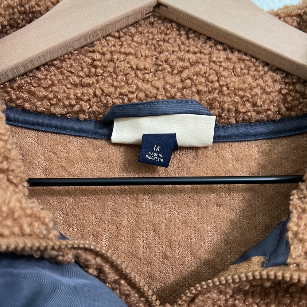 Universal Thread Teddy Pullover Medium - image 4